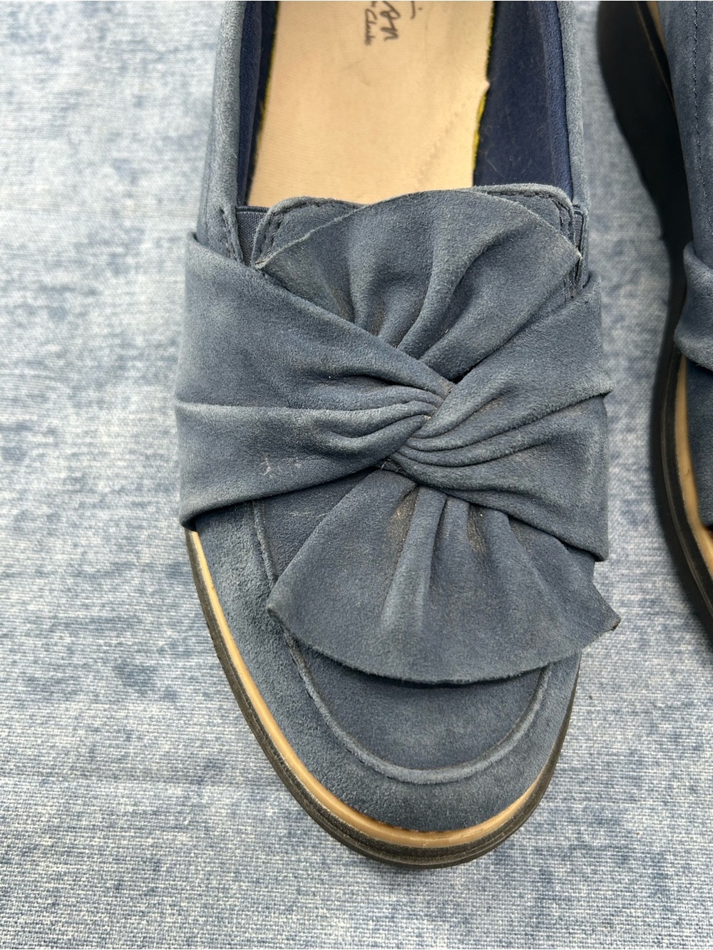 Clarks collection wedge loafers suede bow slip on navy blue sz 9M preppy chic - Picture 13 of 15